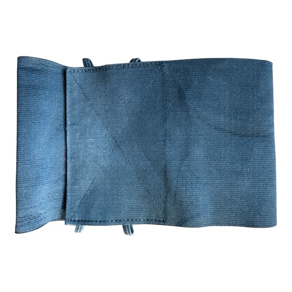 Black Car Headrest Mount Silicon Holder for Tablets and Switch - Picture 4 of 4